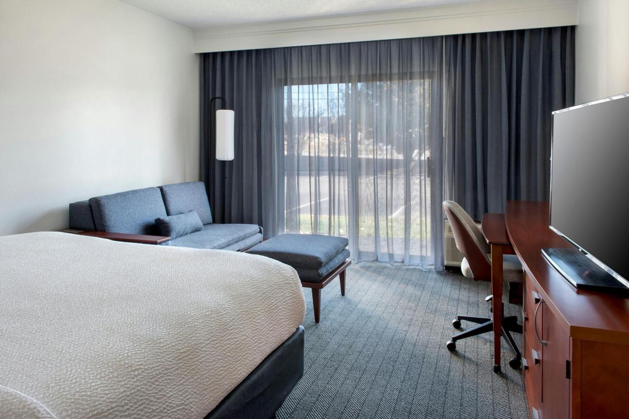 Courtyard By Marriott Hotel 3*