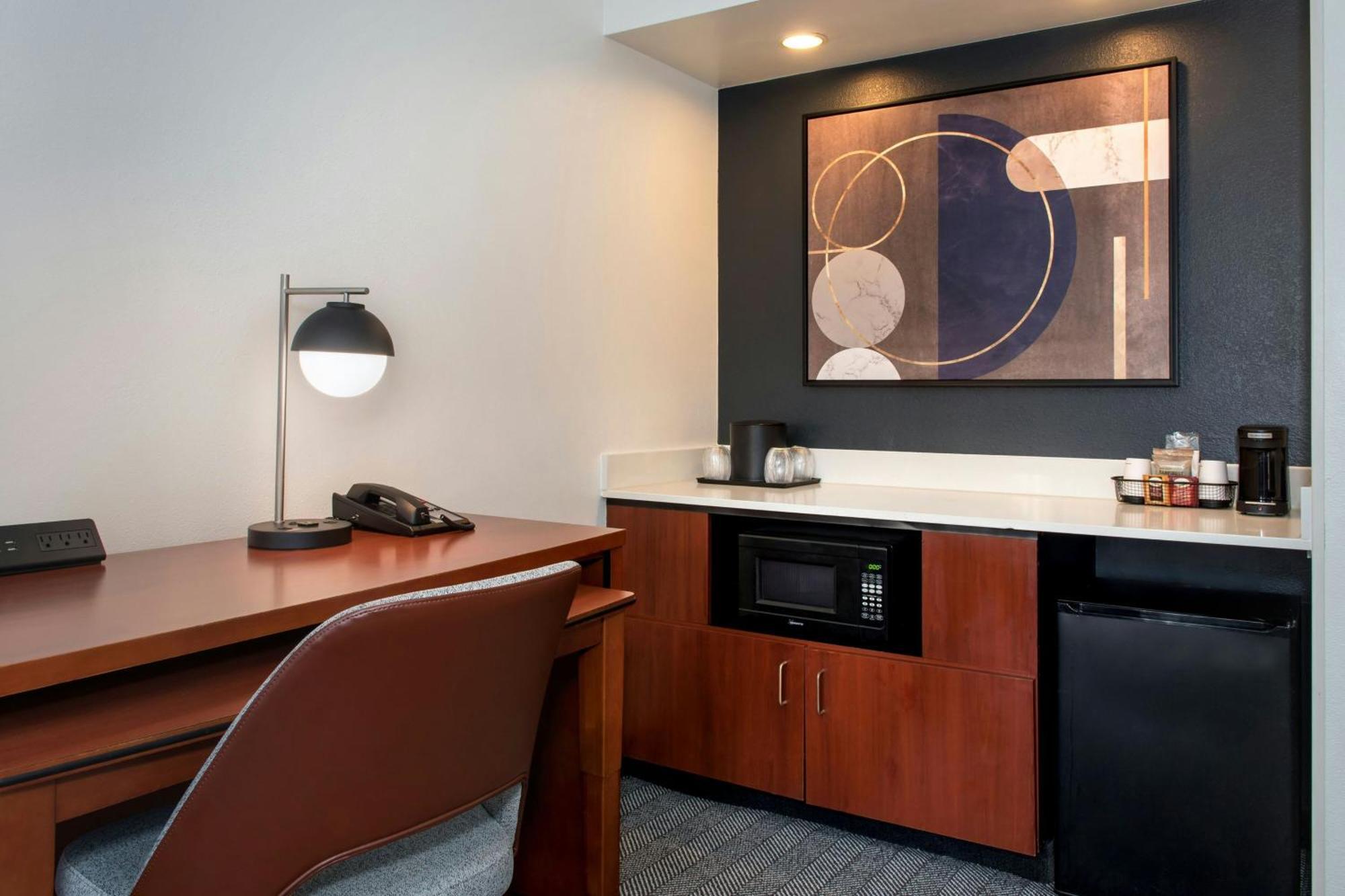 Hotel Courtyard By Marriott 3*